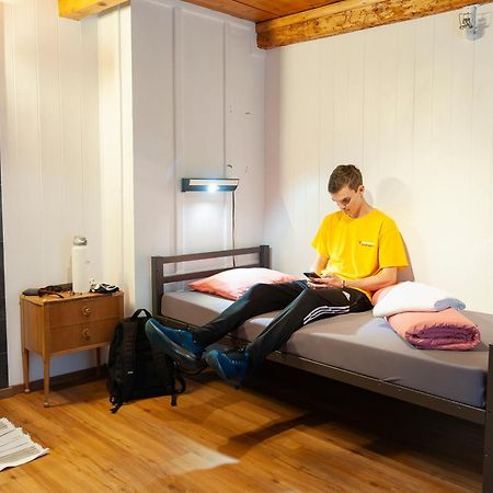 Balmers Hostel Unterseen Buitenkant foto