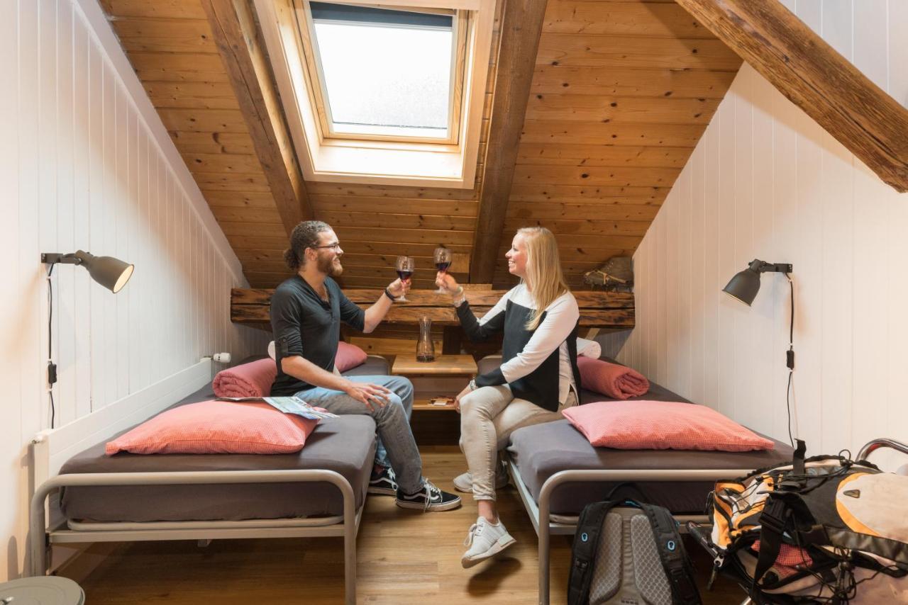 Balmers Hostel Unterseen Buitenkant foto