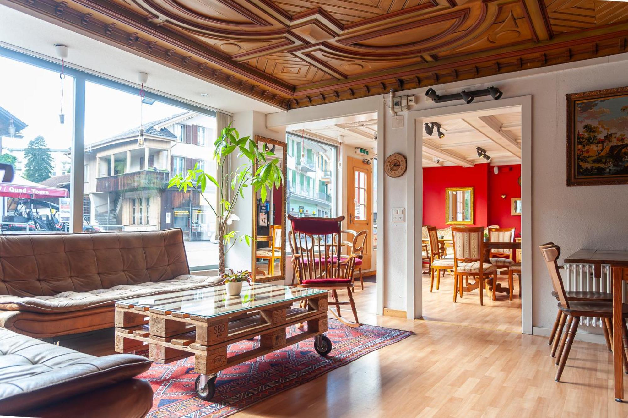 Balmers Hostel Unterseen Buitenkant foto