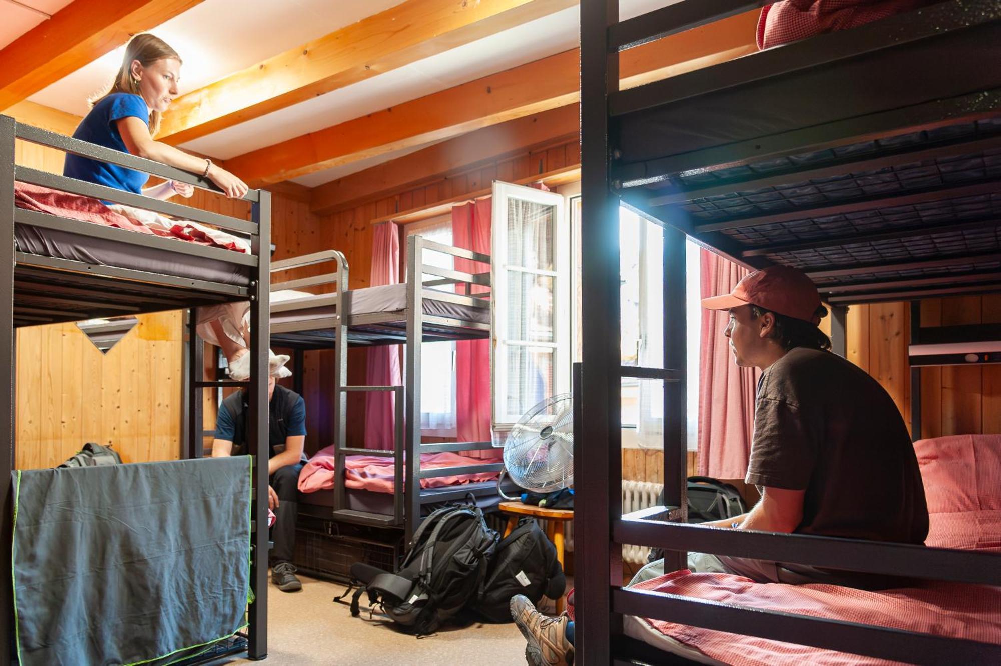 Balmers Hostel Unterseen Buitenkant foto