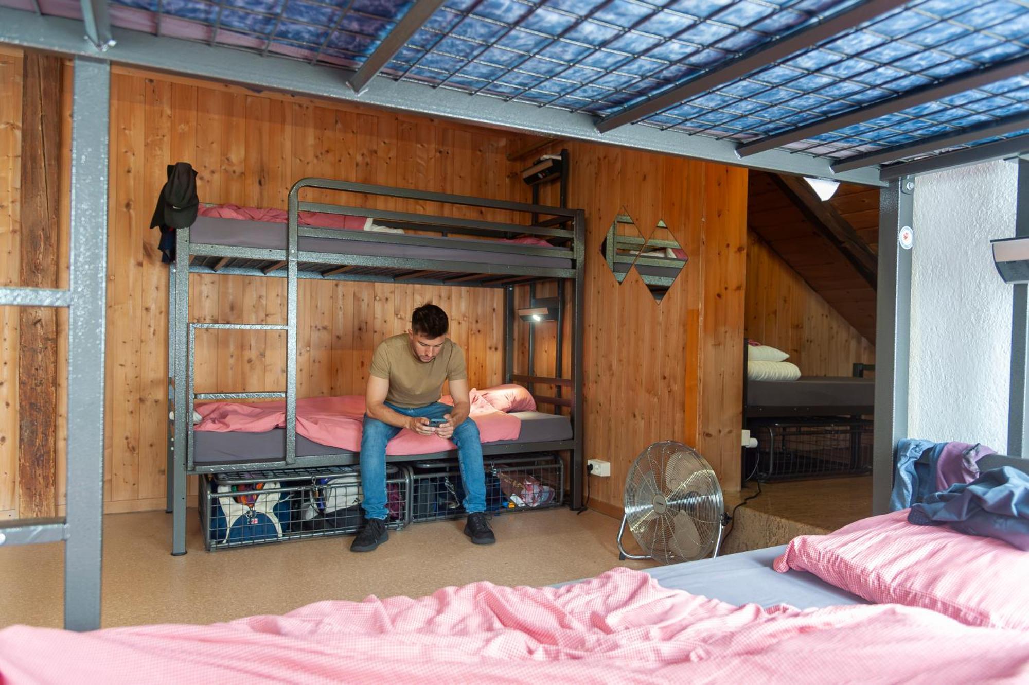 Balmers Hostel Unterseen Buitenkant foto