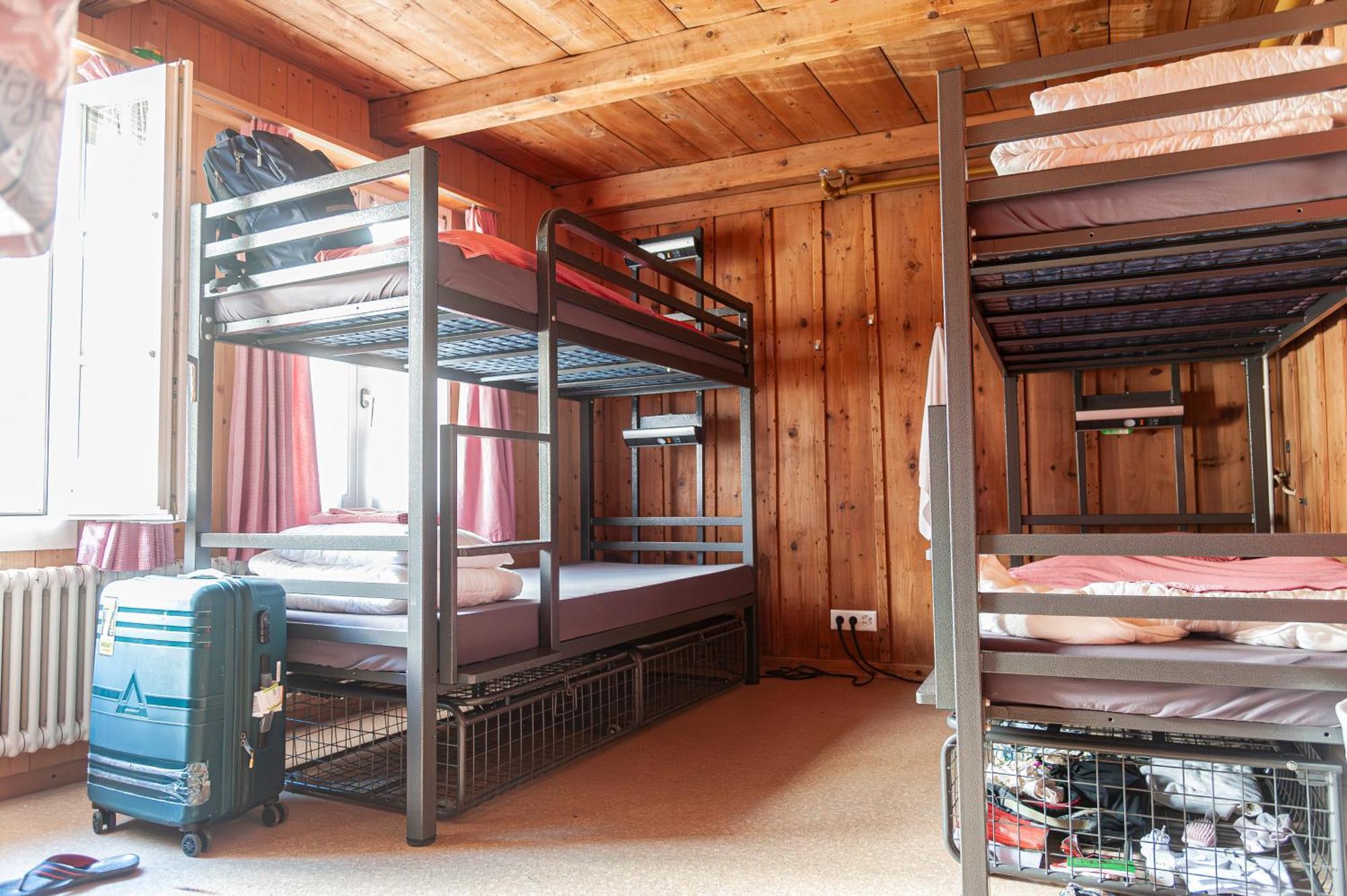 Balmers Hostel Unterseen Buitenkant foto